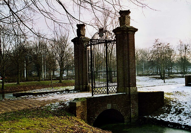 File:Het hek van het verdwenen huis Holy te Vlaardingen.jpg