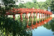 Hanoi: The Huc Brücke über den Hoan Kiem See