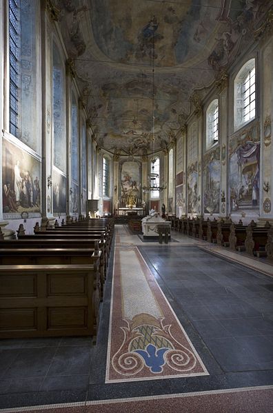 File:Interieur, overzicht kerk gezien van onder het orgel - Houthem - 20423140 - RCE.jpg