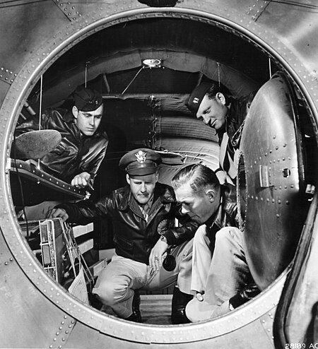 Tập_tin:Interior_of_a_B-29_Superfortress_bomber.jpg