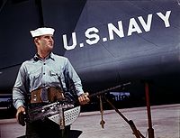 Howard R. Hollem: Po sedmi letech u US Navy, srpen 1942, fotografie pro OWI