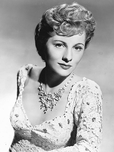 File:Joan Fontaine in 1943.jpg