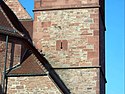 Külsheim-Kirchturm Mitte Detail Schlüssellochscharte-240808.JPG