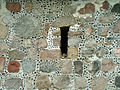 Mauerwerksdetail an der Sakristei mit einem Hagioskop