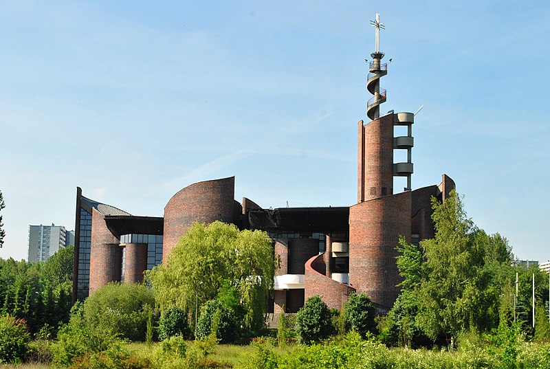 File:Katowice - Os. Tysiąclecia. Kościół PKŚ.JPG