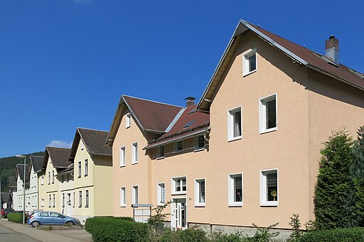 Katzhütte, Bahnhofstraße 89-91