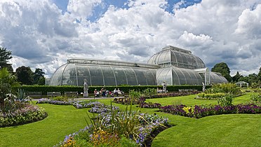 Palm House a Kew Gardens (1848) Decimus Burton. Al termine era la serra più grande del mondo e un esempio rivoluzionario di vetro e ferro come materiale da costruzione.