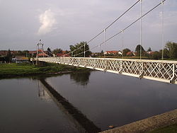 Puente sobre el Ibar en la ciudad de Matarushka Banya