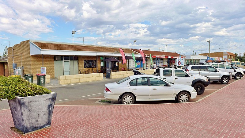 File:Lancelin shops, 2015 (01).JPG