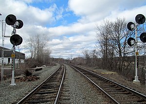 Lechmere Warehouse platforms and Lowell Line signals, April 2017.JPG