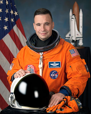 <span class="mw-page-title-main">Lee Archambault</span> American test pilot and NASA astronaut (born 1960)