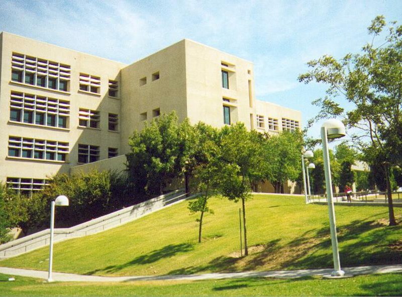 File:Library CSUB (cropped).jpg