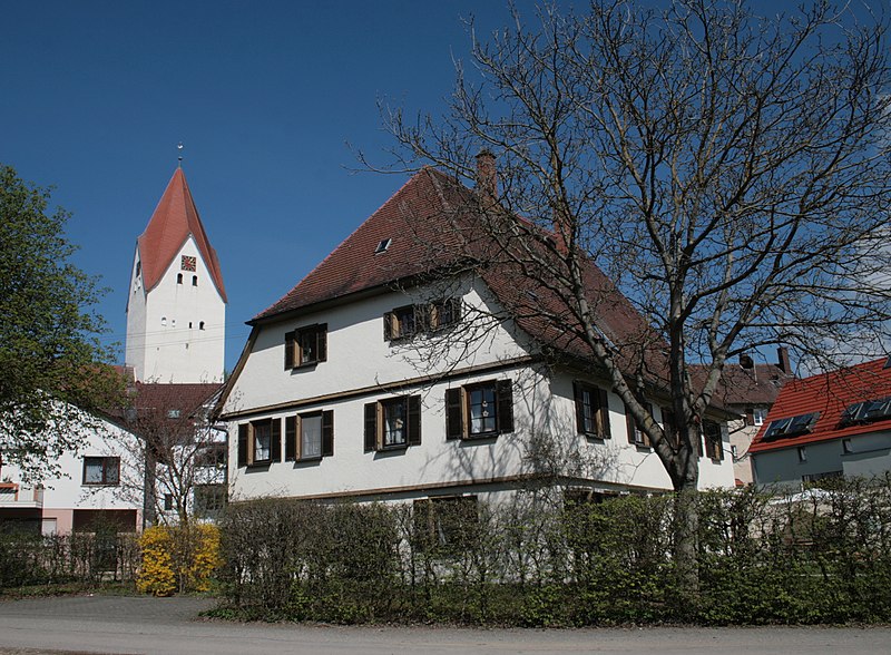 File:Lonsee Pfarrhaus und Kirche 2009 04 19.jpg