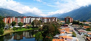 Vista aerea della città di Mérida: Séctor Las Tápias y Laguna de Las Rosas