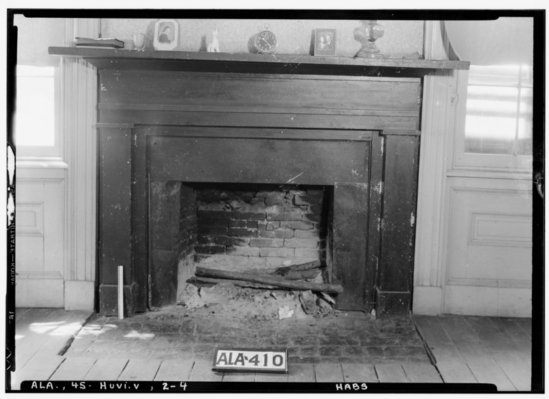 File:MANTEL IN N.W. REAR ROOM, 1st FLOOR - McCracken House, Meridian Pike, Huntsville, Madison County, AL HABS ALA,45-HUVI.V,2-4.tif