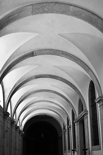 File:Mafra's Convent - Palace - Arches (50251515408).jpg