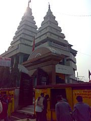 Mahavir Mandir front gate and shoe stand