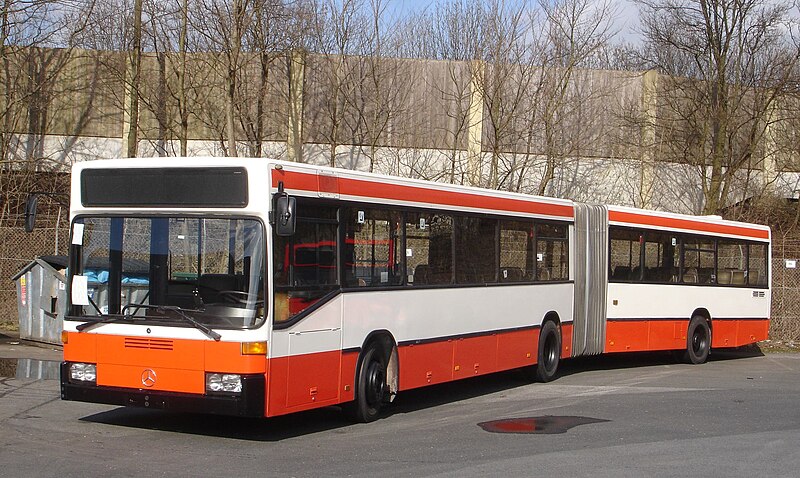 File:Mercedes-Benz 405GN 1 Gelenkbus.jpg