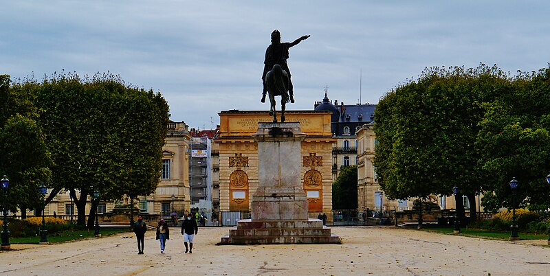 File:Montpellier Promenade du Peyrou 8.jpg