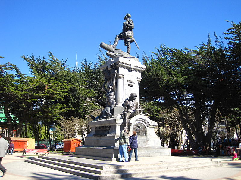 File:Monumento a Hernando de Magallanes.JPG