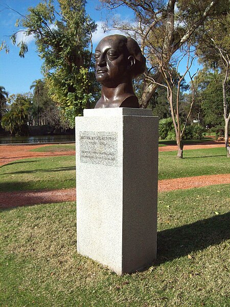 File:Monumento a Miguel Ángel Asturias en los Parques de Palermo.JPG