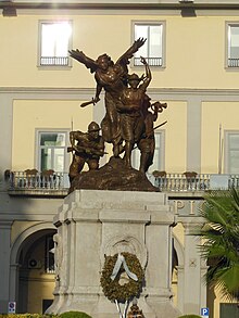 Monumento ai caduti in piazza Municipio