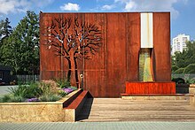 Moscow, Lianozovo Park - red wall in main square (31525185991).jpg