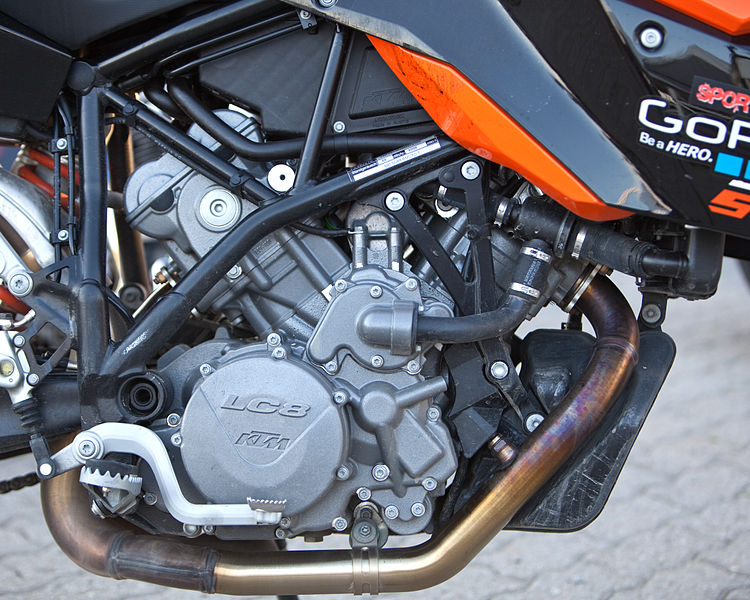 File:Motorcycle engine 13 2012.jpg