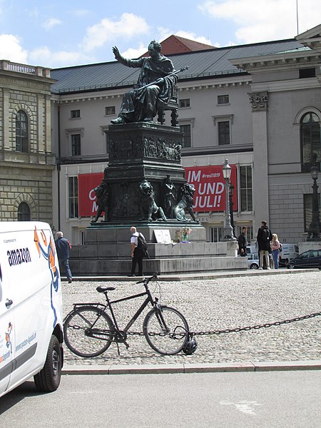 File:Munich 19-05-20 625.jpg