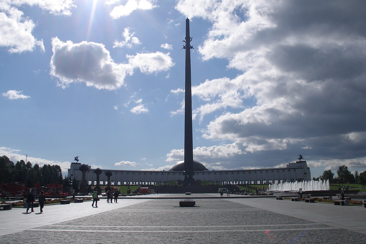 Памятники на поклонной горе в москве описание и фото