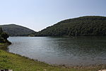 English: Myczkowskie Lake in Myczkowce. Polski: Jezioro Myczkowskie we wsi Myczkowce.