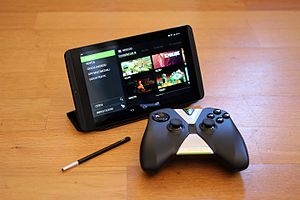 Nvidia Shield Tablet (2014) mit Shield Controller und Stylus