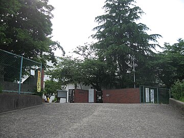 ファイル:Nagaoka_4th_elementary_school.JPG