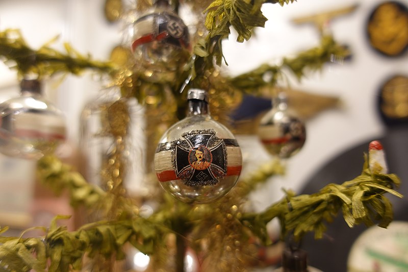 File:Nazi Germany WWII Christmas decorations bauble Weihnachtsbaumschmuck Propaganda symbols Frontbaum military tabletop Xmas tree Hitler Iron Cross etc Lofoten Krigsminnemuseum Museum Norway 2022 DSC01374.jpg