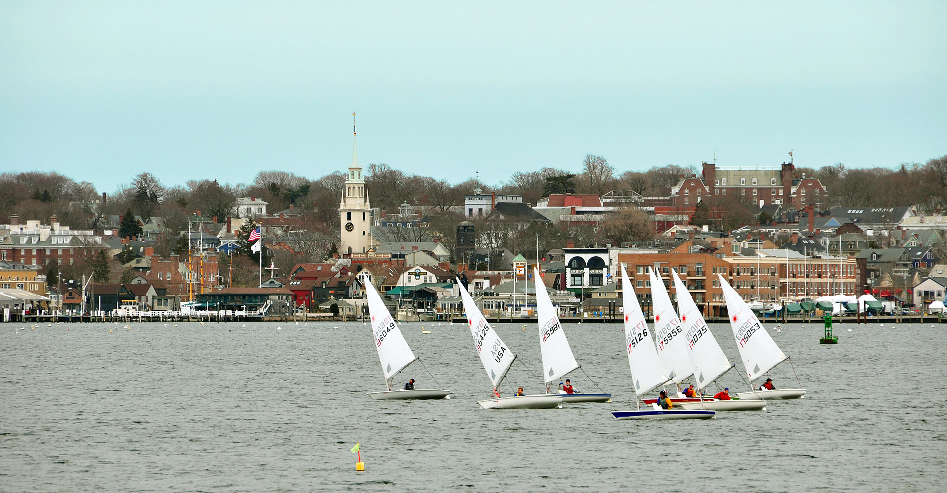 1920px-Newport_sailing_2009b.JPG