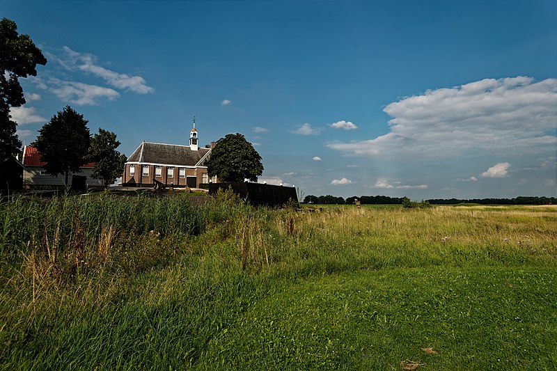 File:Noordoostpolder - Schokland - Ruïnepad - View ENE on Middelbuurt - UNESCO World Heritage since 1995.jpg