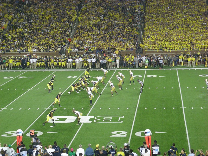 File:Notre Dame vs. Michigan football 2013 05 (Michigan on offense).jpg