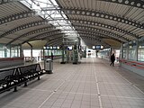 Interieur stationshal van het huidige station