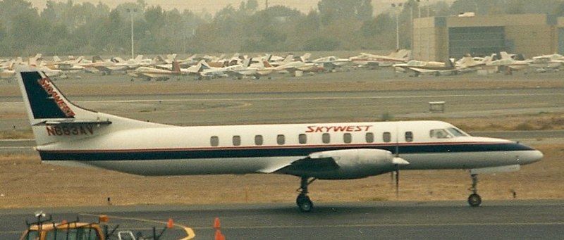 File:Orange County (before it became John Wayne), Skywest SA227AC Metroliner N683AV operated on behalf of Delta Connection (cropped).jpg