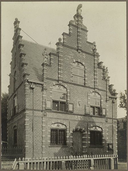 File:Overzicht voorgevel raadhuis - Graft - 20319020 - RCE.jpg