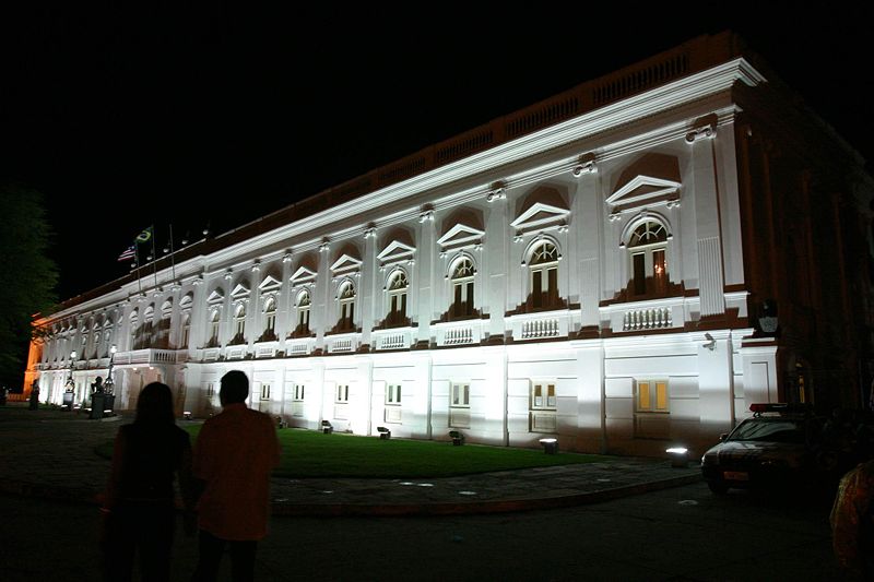 File:Palácio dos Leões (noite).jpg