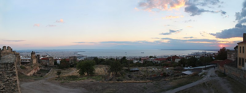 File:Panoramic View of Thessaloniki - panoramio.jpg