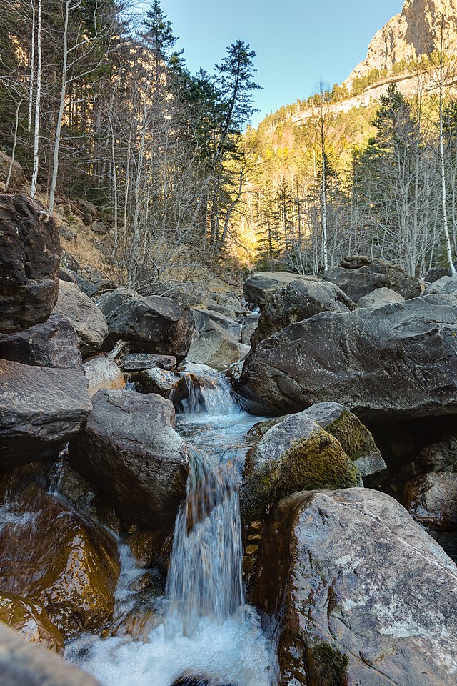 File:Parque_nacional_de_Ordesa_y_Monte_Perdido,_Huesca,_España,_2015-01-07,_DD_06-07_HDR.JPG