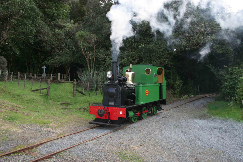 File:Peckett and Son steam Locomotive 2157.png