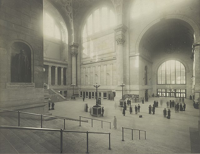 The Main Waiting Room, c. 1911, with bronze statue of PRR President Alexander Johnston Cassatt, in niche on left