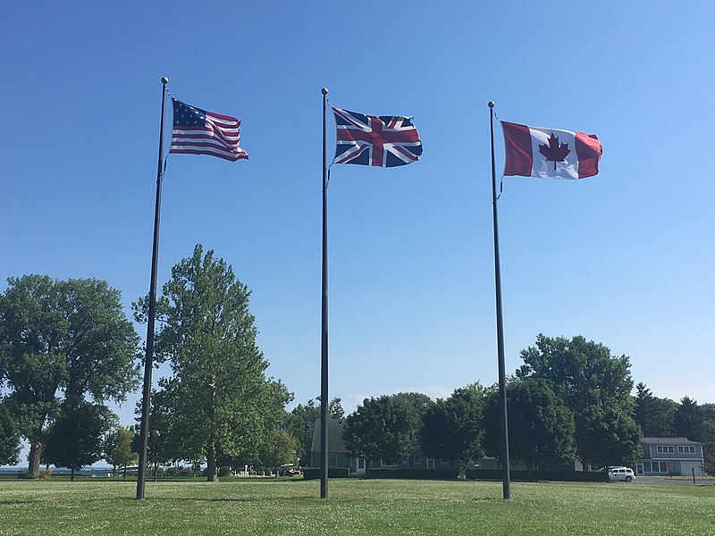 File:Perry's Monument flags.jpg