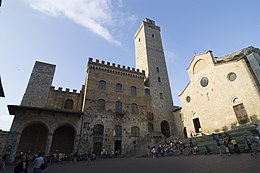 Piazza del Duomo - San Gimignano.jpg