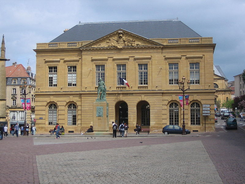 File:Place d'Armes (Metz).JPG