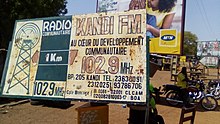 Description de l'image Plaque de radio Kandi.jpg.