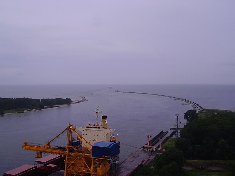 Plik:Port Świnoujście1.JPG